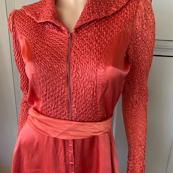 Sold๐Vintage 1930s Zip Front Satin Quilted Dress - Picture 2 of 16